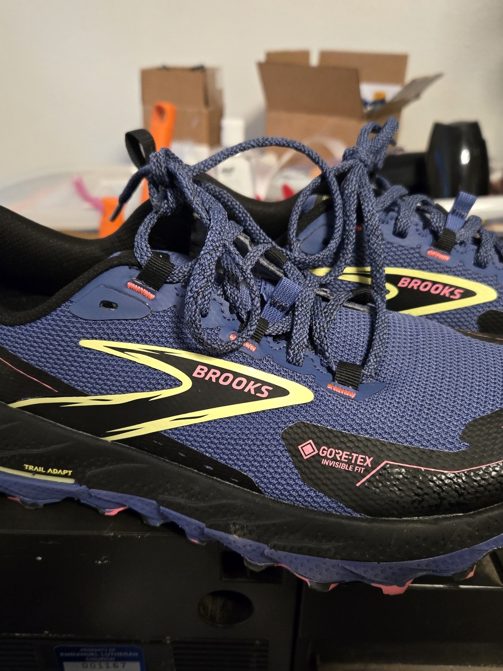 Women's Size 8.5 Brooks Cascadia 18 Gore-Tex Waterproof Trail Running Shoes
